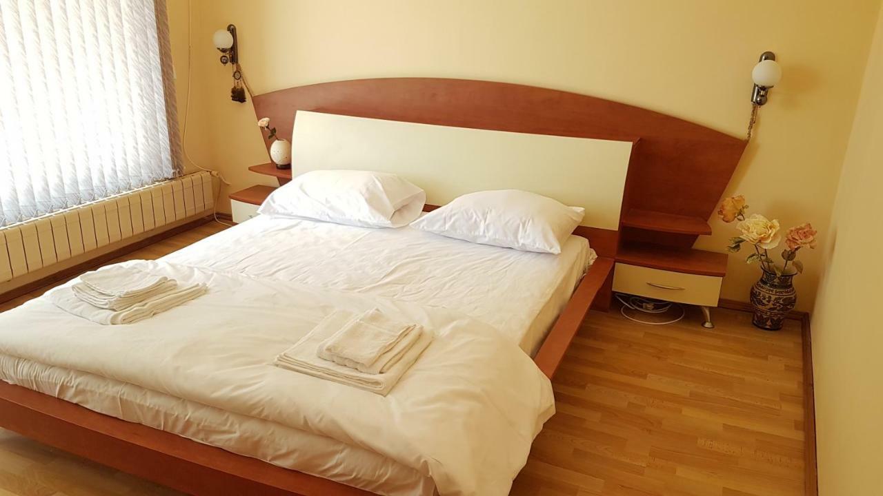 Rosarium Residence Guest House Dryanovo Bagian luar foto